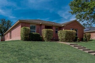 612 Snapdragon Ln in Desoto, TX - Building Photo