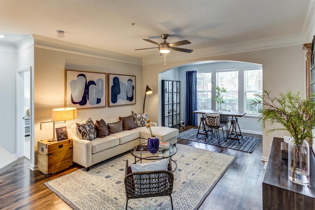 15270 Voss Rd in Sugar Land, TX - Building Photo