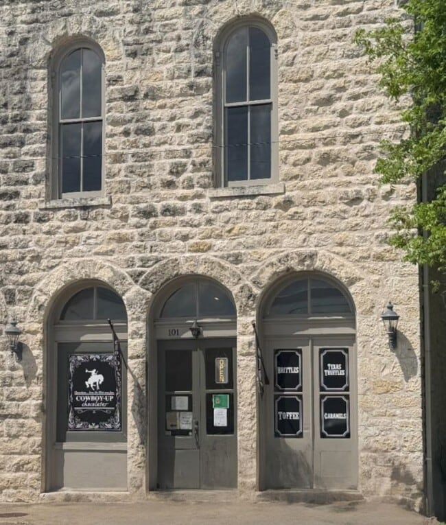 101 Walnut St in Glen Rose, TX - Building Photo - Building Photo