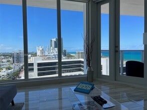 100 Lincoln Rd in Miami Beach, FL - Foto de edificio - Building Photo