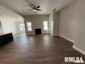4519 Castle Pines Dr in Springfield, IL - Building Photo - Building Photo