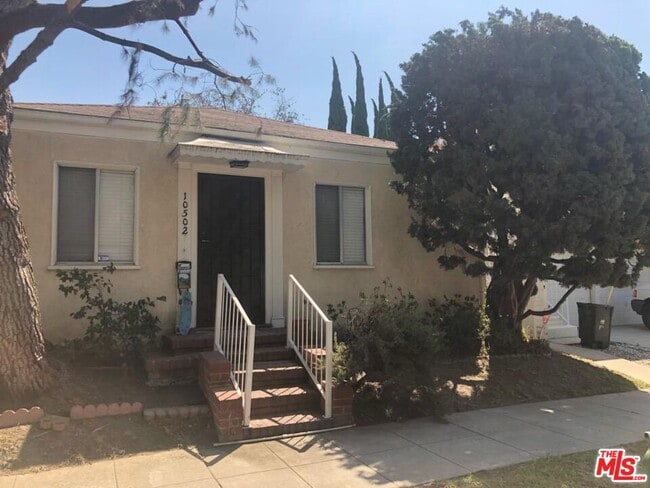 10502 Ayres Ave in Los Angeles, CA - Building Photo - Building Photo