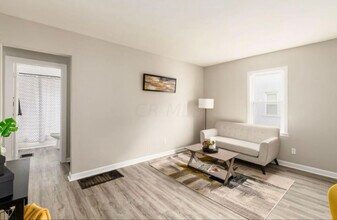 1855 Jermain Dr in Columbus, OH - Foto de edificio - Building Photo