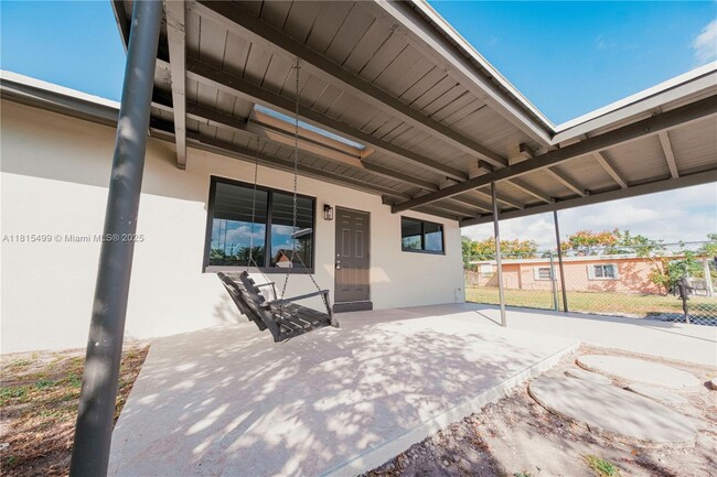 1011 SW 25th Ave in Fort Lauderdale, FL - Building Photo - Building Photo