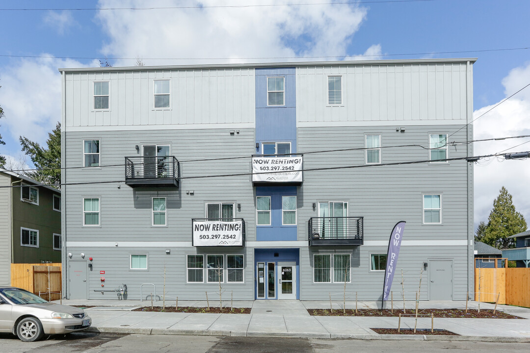 Cecelia Apartments in Portland, OR - Foto de edificio