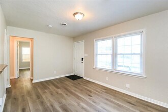 1105 Locust Dr in Midwest City, OK - Building Photo - Building Photo