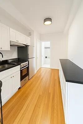 200 W 20th St in New York, NY - Building Photo