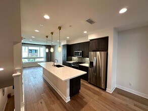 2931 W Exposition Pl in Los Angeles, CA - Building Photo - Building Photo