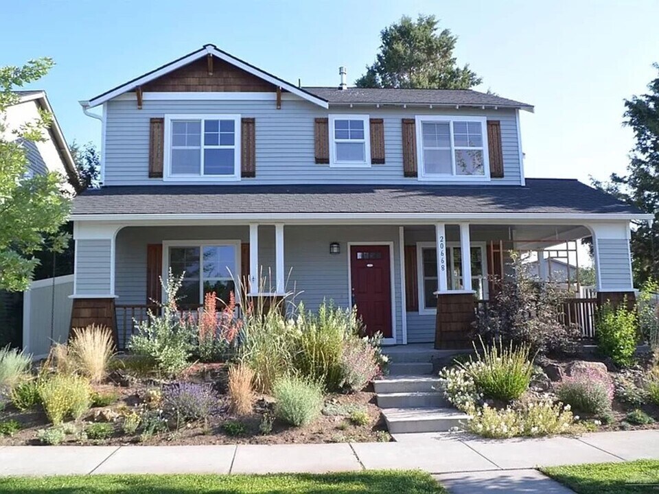 20668 Cherry Tree Ln in Bend, OR - Building Photo