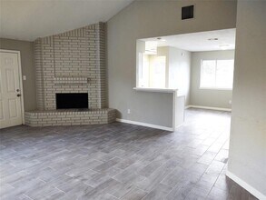 2187 Pilgrims Bend Dr in Friendswood, TX - Building Photo - Building Photo