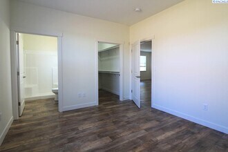 1041 S Cedar Pl in Kennewick, WA - Building Photo - Building Photo