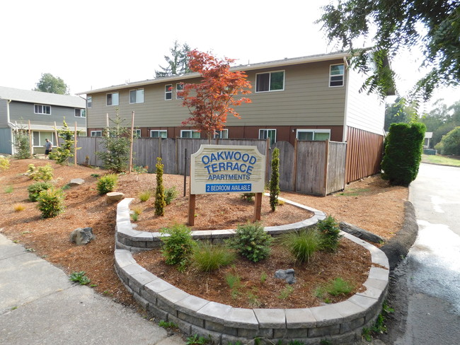 Oakwood Terrace in Lebanon, OR - Building Photo - Building Photo