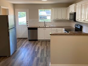 1004 S Porter Ave in Tyler, TX - Building Photo - Building Photo