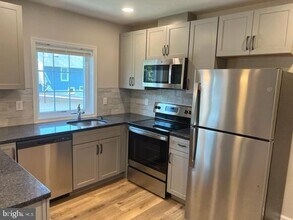 215 E Linden St in Kennett Square, PA - Building Photo - Building Photo