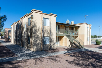 Lynwood Garden Apartments in El Paso, TX - Building Photo - Building Photo