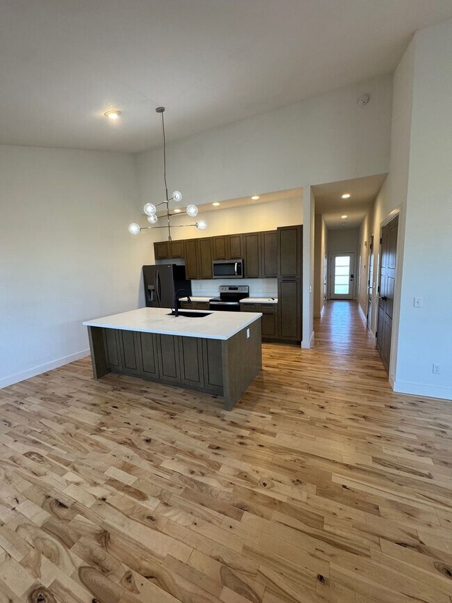 108-110 Amberwood Ct in Raymore, MO - Building Photo - Building Photo