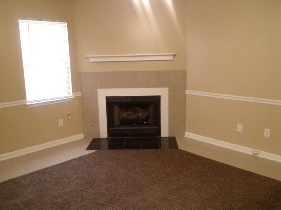 5866 Summerglen Ln in Atlanta, GA - Foto de edificio