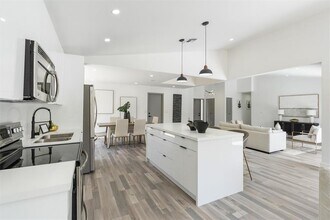 4920 NW 83rd Ter in Lauderhill, FL - Building Photo - Building Photo