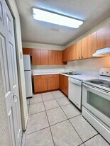 415 Executive Center Dr in West Palm Beach, FL - Building Photo