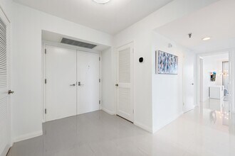 123 Lakeshore Dr in North Palm Beach, FL - Building Photo - Building Photo