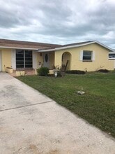 81 Oakland Hills Pl in Rotonda West, FL - Building Photo - Building Photo