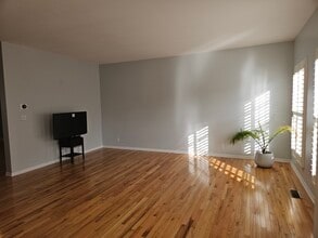 0N312 Dooley Dr in Geneva, IL - Building Photo - Building Photo