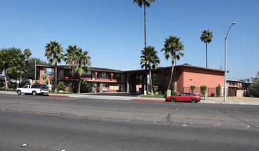Vista Bella Apartment Homes in El Cajon, CA - Building Photo - Building Photo