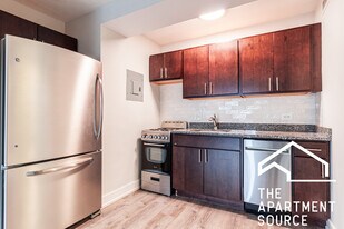 445 W Wellington Ave in Chicago, IL - Building Photo