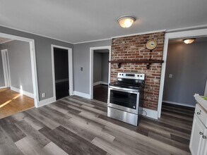 184 S Main St in Newport, NH - Building Photo - Building Photo