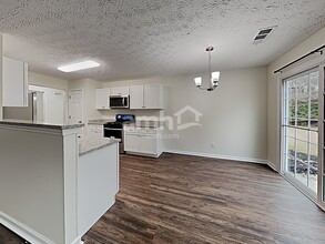 802 Crested View Cir in Loganville, GA - Building Photo - Building Photo