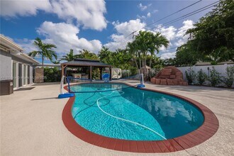 314 SE 3rd St in Dania Beach, FL - Foto de edificio - Building Photo