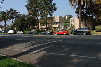 1425 Orange Grove Blvd in Pasadena, CA - Foto de edificio - Building Photo