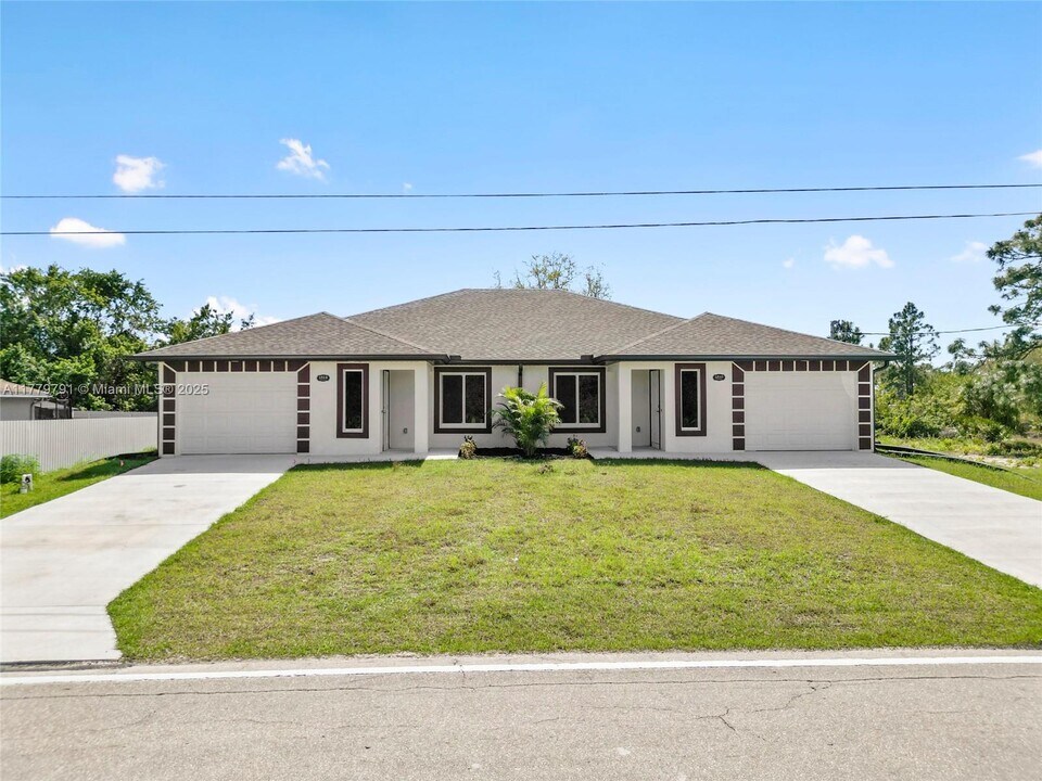1510 East 12th Street in Lehigh Acres, FL - Building Photo