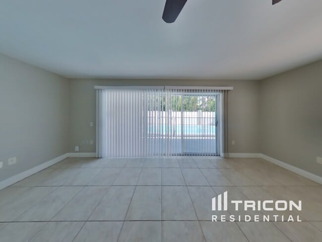1456 Lakeview Dr in Tarpon Springs, FL - Building Photo - Building Photo