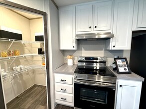 15919 Flores Curv in San Antonio, TX - Foto de edificio - Building Photo