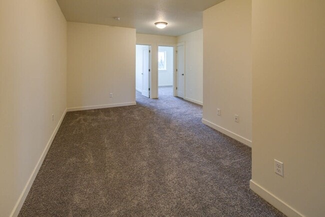 2549 NE Purcell Blvd in Bend, OR - Foto de edificio - Building Photo