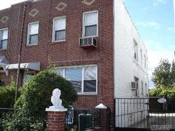 30-24 21st St in Long Island City, NY - Foto de edificio