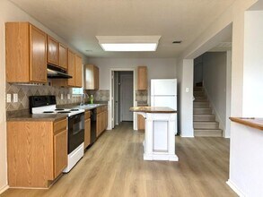 195 Cazador Dr in San Marcos, TX - Building Photo - Building Photo