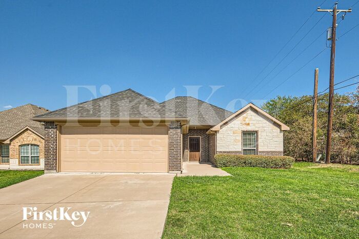 2704 Park St in Ennis, TX - Foto de edificio