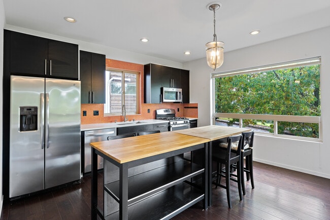 property at 2010 S Judkins St