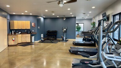 Brentwood Estates Apartments – Quiet Living Just Minutes from Downtown Cedar Falls in Cedar Falls, IA - Foto de edificio - Building Photo