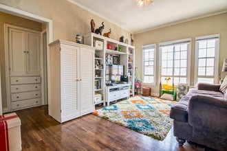 2731 W. 15th Apartments in Los Angeles, CA - Building Photo - Interior Photo