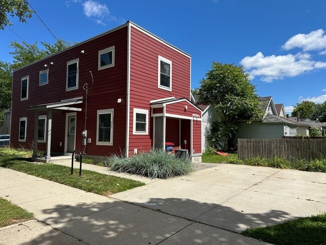 924 Dayton St SW in Grand Rapids, MI - Building Photo - Building Photo