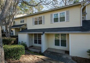 6800 Glenridge Dr in Sandy Springs, GA - Building Photo - Building Photo