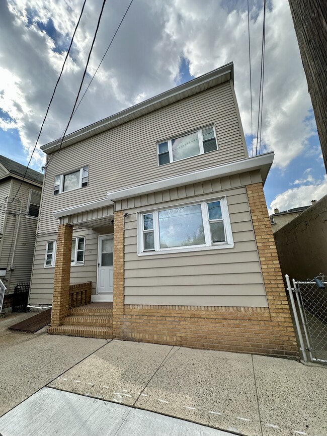 307 Amity St, Unit amity