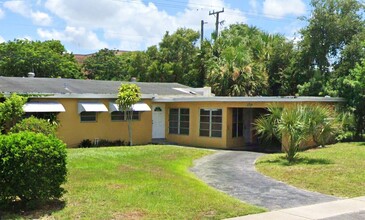 3718 NW 1st Ct in Fort Lauderdale, FL - Foto de edificio - Building Photo