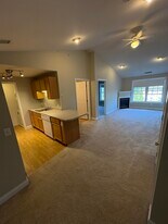 2 Crestview Cir in Londonderry, NH - Building Photo