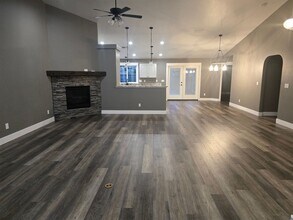 213 Ken Canyon Rd in Grants Pass, OR - Building Photo - Building Photo