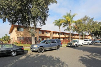 1140 S Poplar St in Santa Ana, CA - Building Photo - Building Photo
