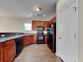 577 English Oak Cir in Moncks Corner, SC - Building Photo - Building Photo